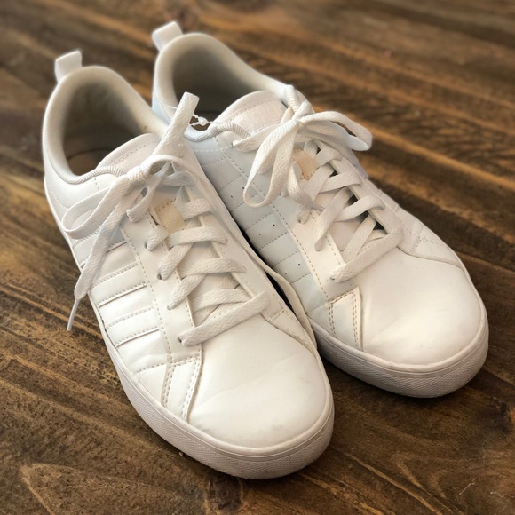 Adidas Kicks - Picture 1 of 3